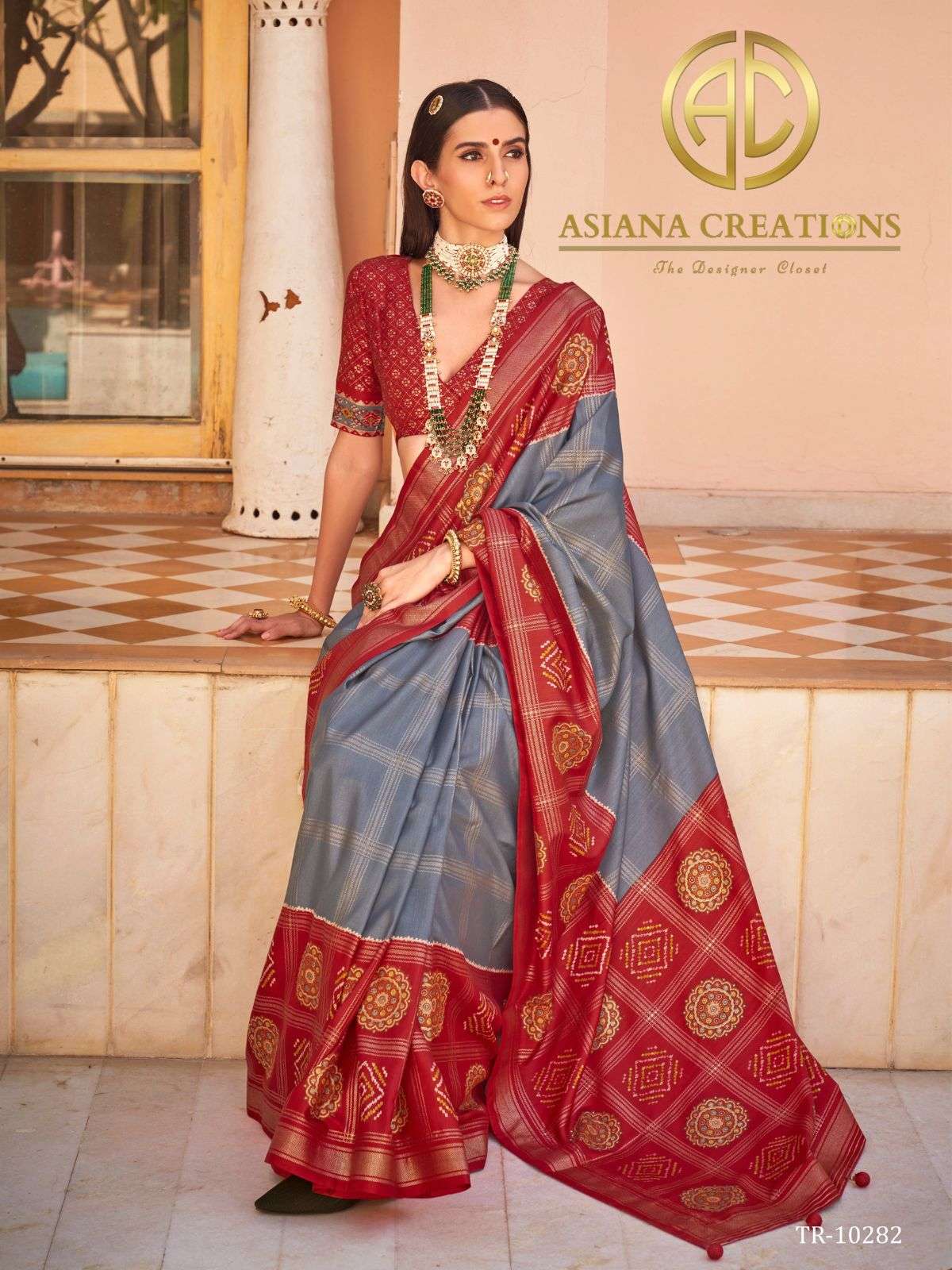 Patola Silk Wedding Saree with Blouse Piece DS10282